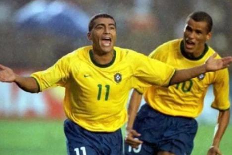 它背后隐藏 它背后隐藏