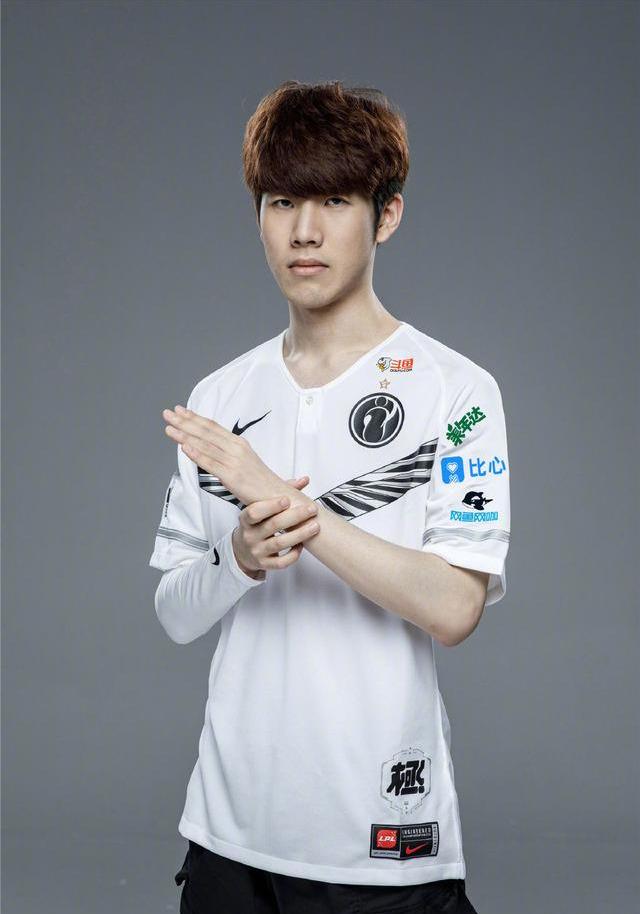 不仅仅象征 不仅仅象征