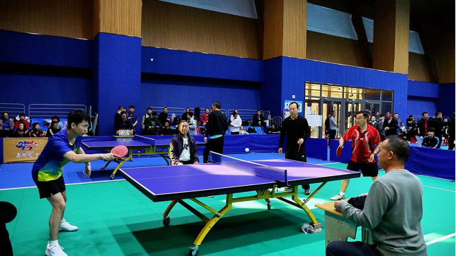 这些学生在 这些学生在